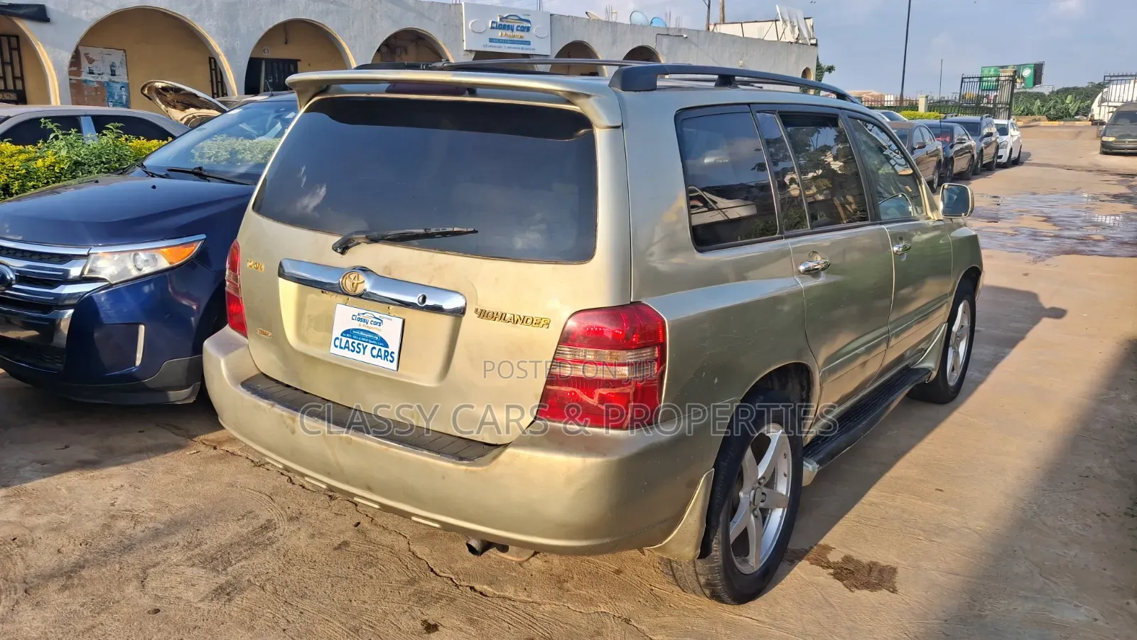 Toyota Highlander Base FWD 2003 Gold
