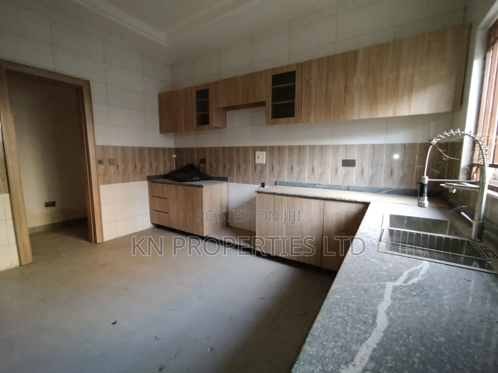 4bdrm Duplex in Durumi for sale