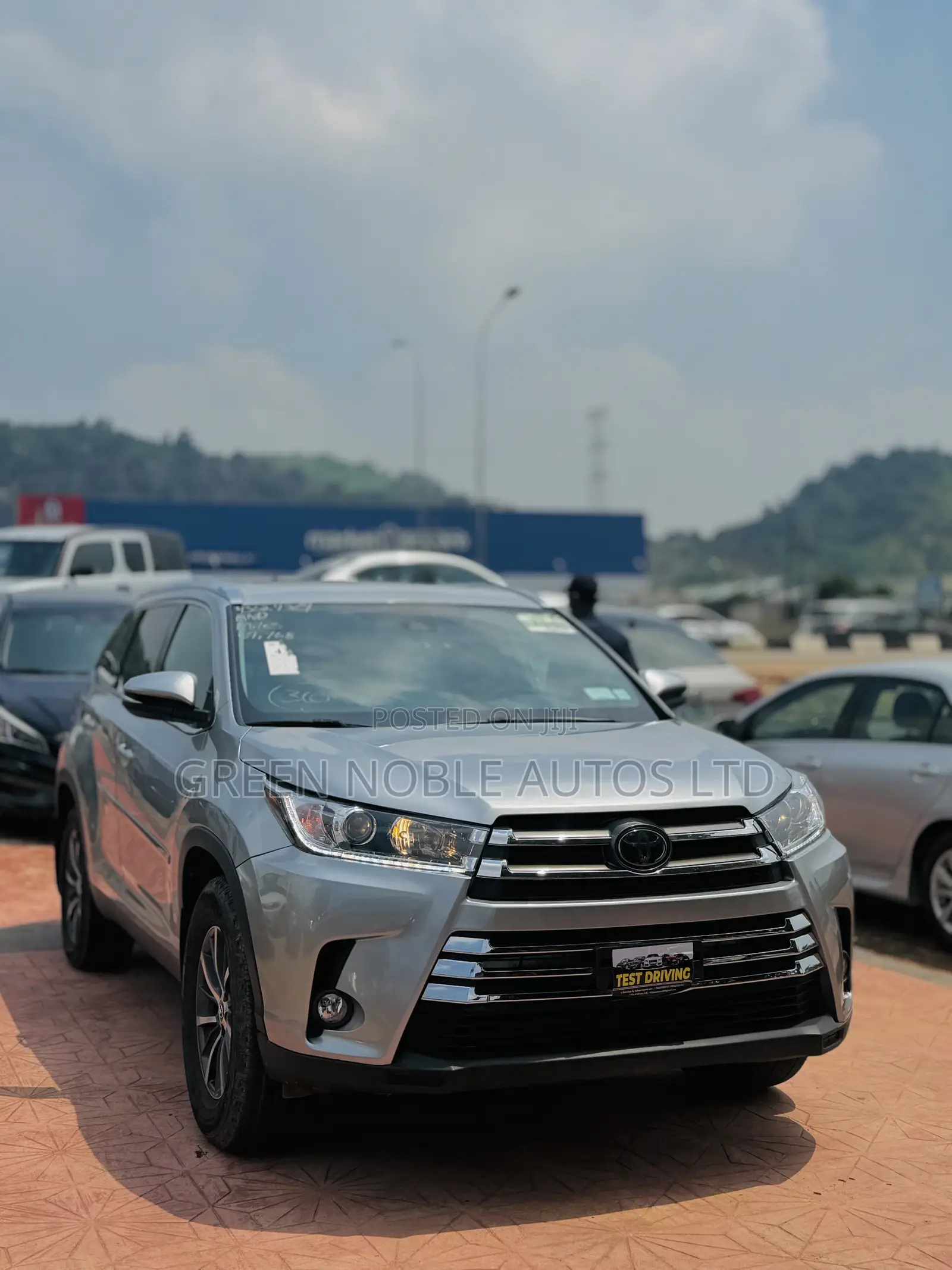 Toyota Highlander XLE FWD 2020 Silver