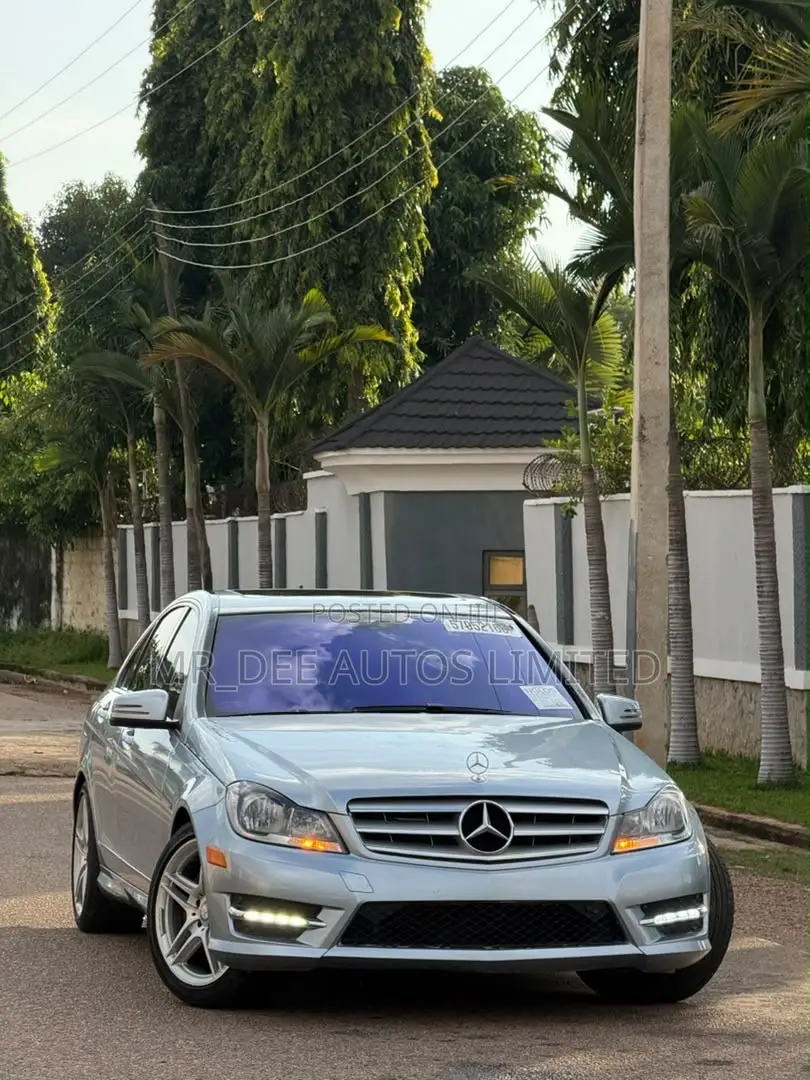 Mercedes-Benz C300 2014 Blue