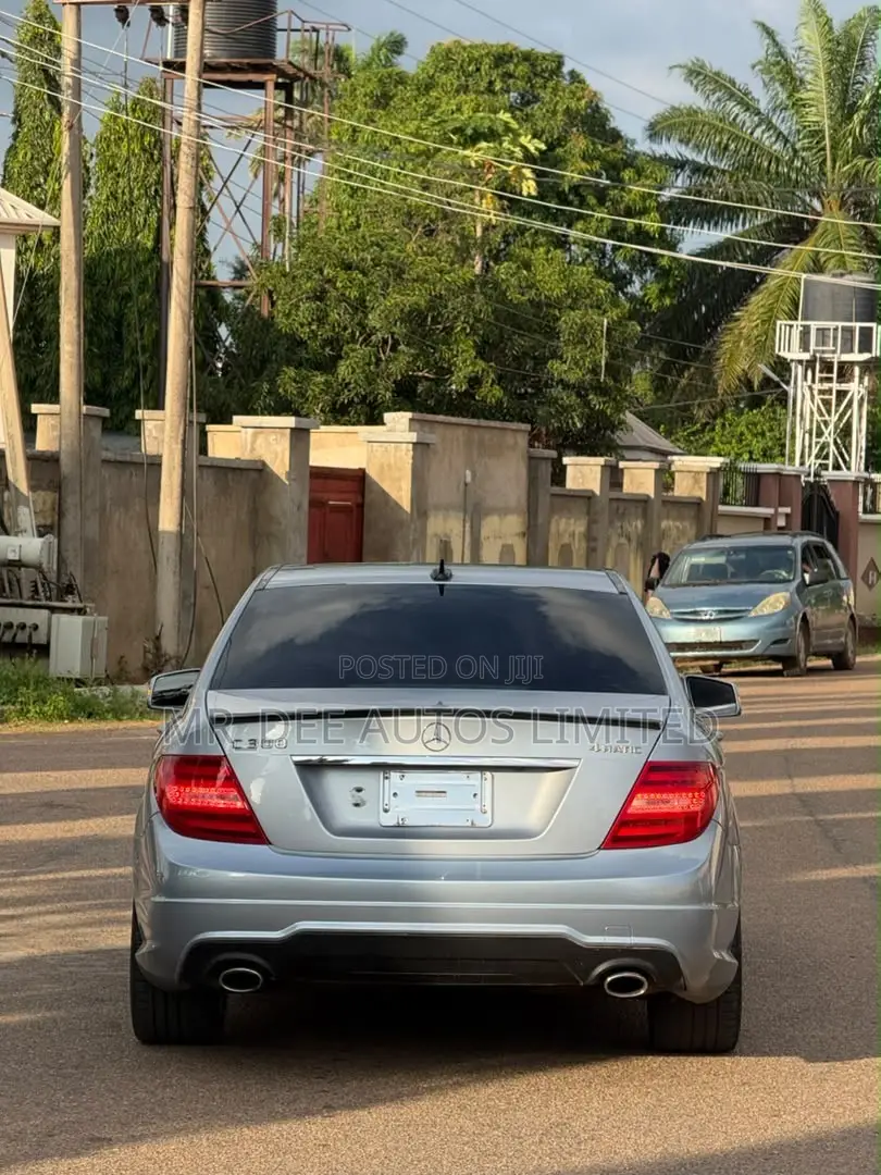 Mercedes-Benz C300 2014 Blue