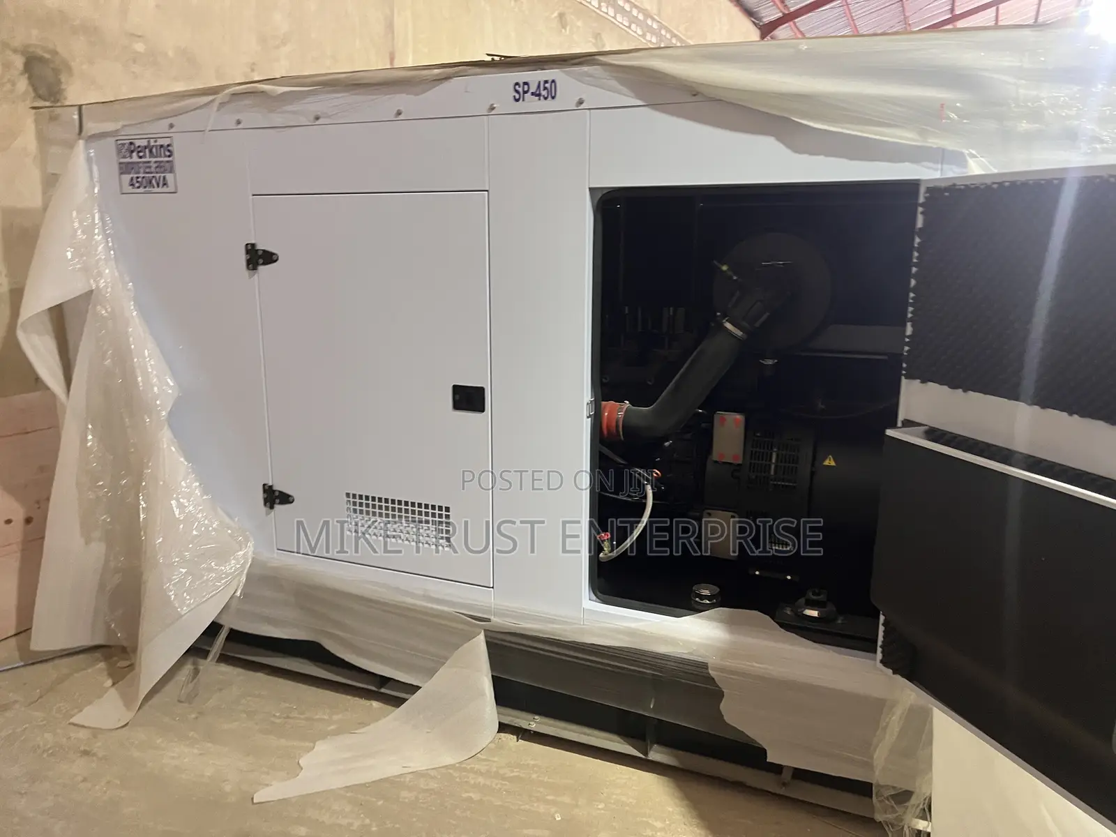 Perkins 450kva Diesel Soundproof Generator. Very Strong