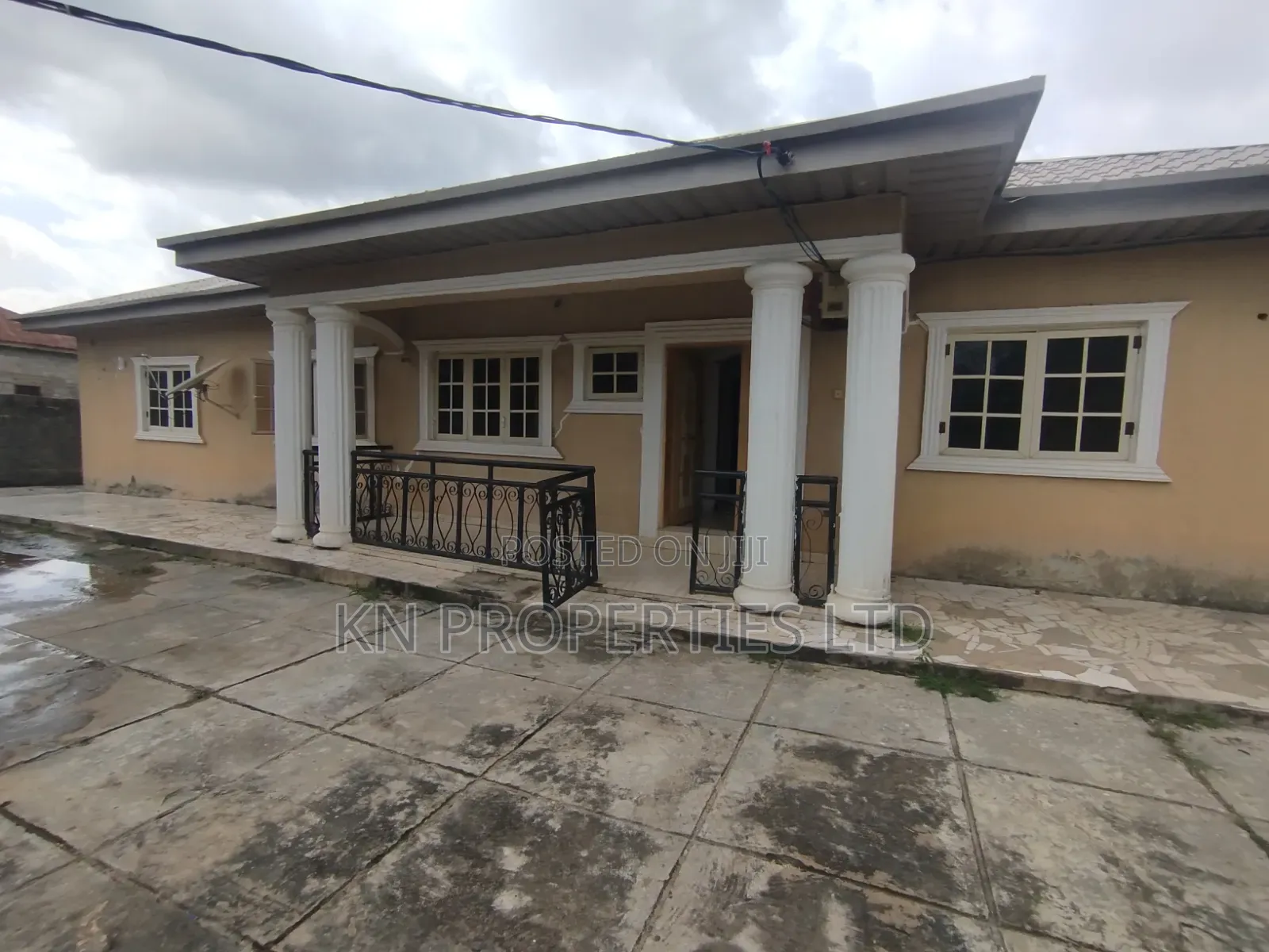 4bdrm Bungalow in Airport Road, Sabon Lugbe for rent