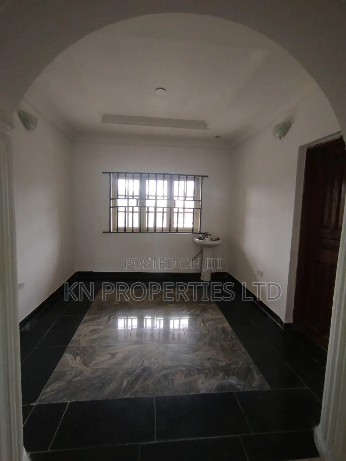 4bdrm Bungalow in Airport Road, Sabon Lugbe for rent