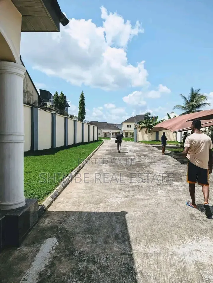 8bdrm Block of Flats in Osongoma Estate, Uyo for sale