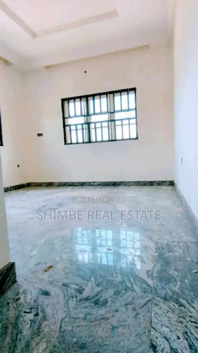 8bdrm Block of Flats in Osongoma Estate, Uyo for sale