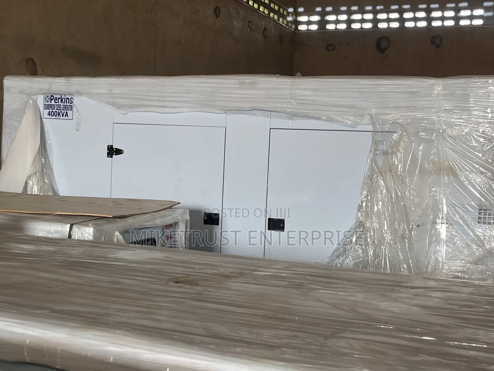 Perkins 400kva Strong Soundproof Diesel Generator