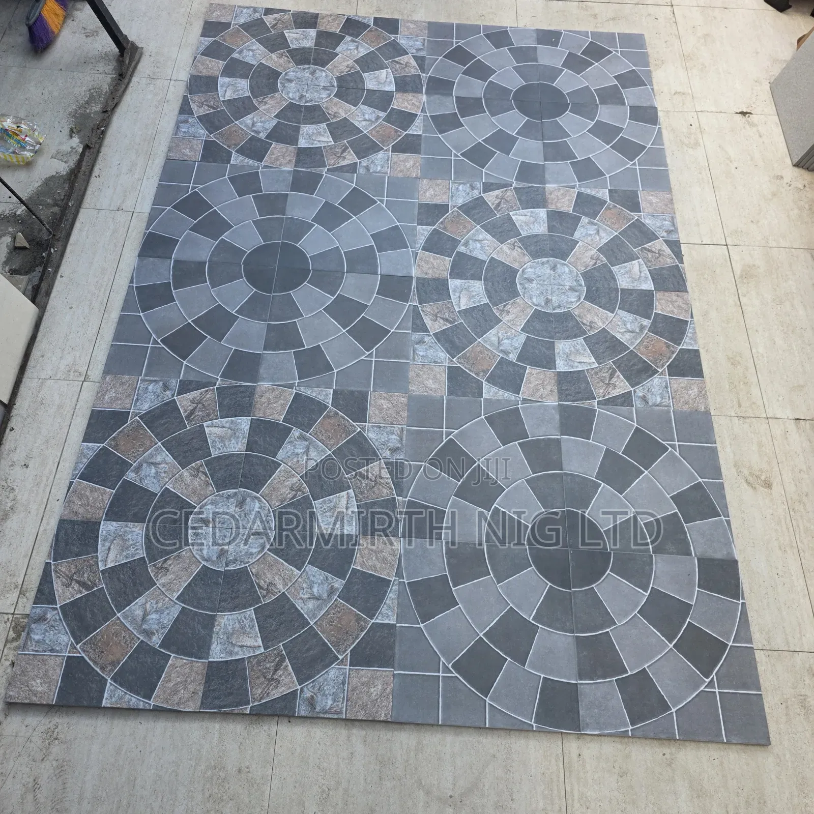 Compound Floor Tiles Installation Patterns Using 40x40x15mm Mate Tiles