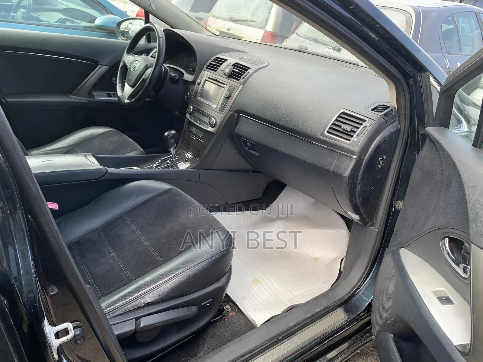 Toyota Avensis 2010 Black