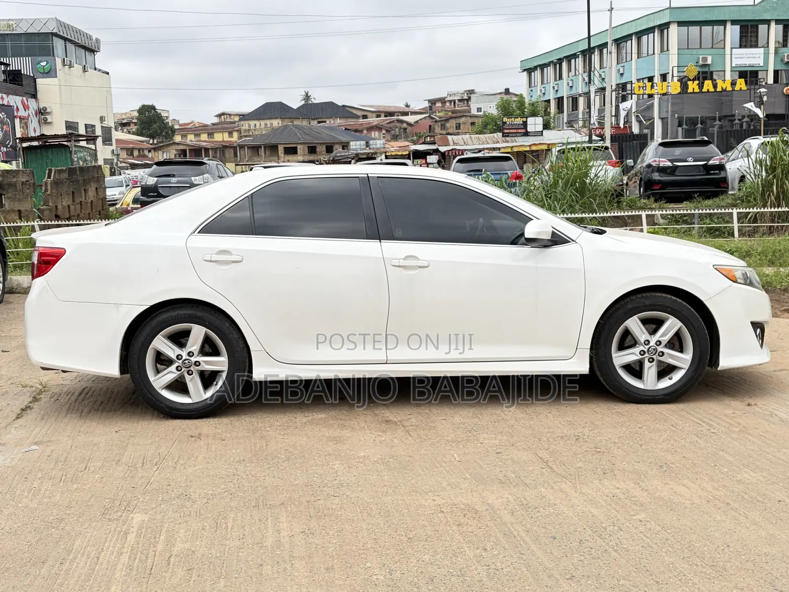 Toyota Camry SE 4dr Sedan (2.5L 4cyl 6A) 2013 White