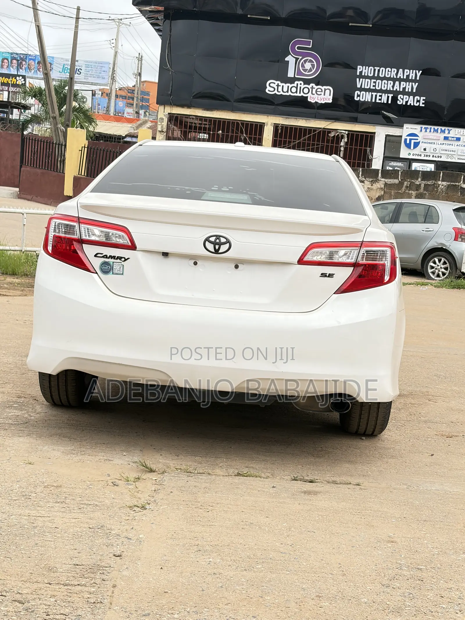 Toyota Camry SE 4dr Sedan (2.5L 4cyl 6A) 2013 White