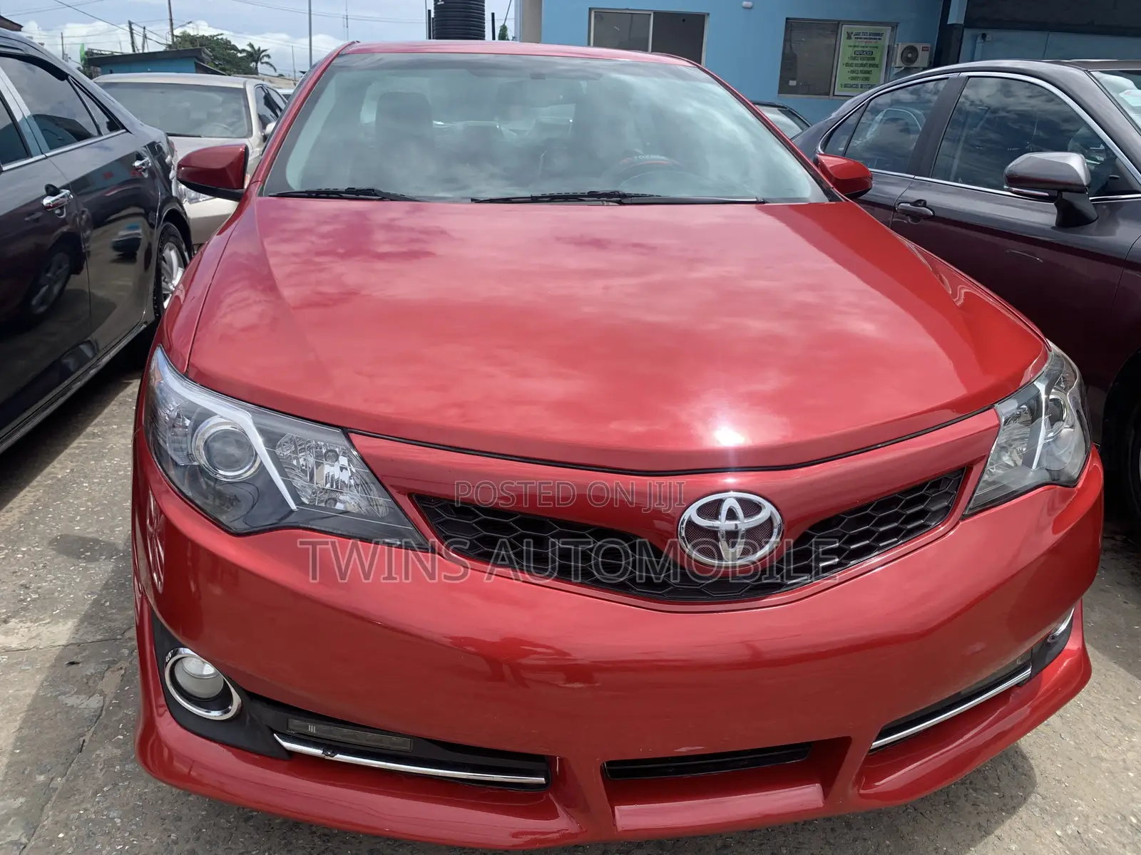 Toyota Camry SE 4dr Sedan (2.5L 4cyl 6A) 2013 Red