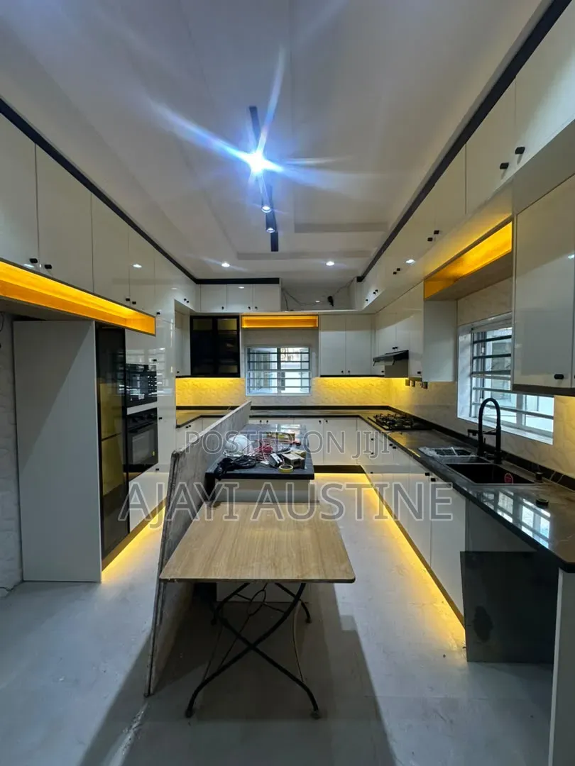 Furnished 6bdrm Duplex in Wuze Zone, Abuja for sale