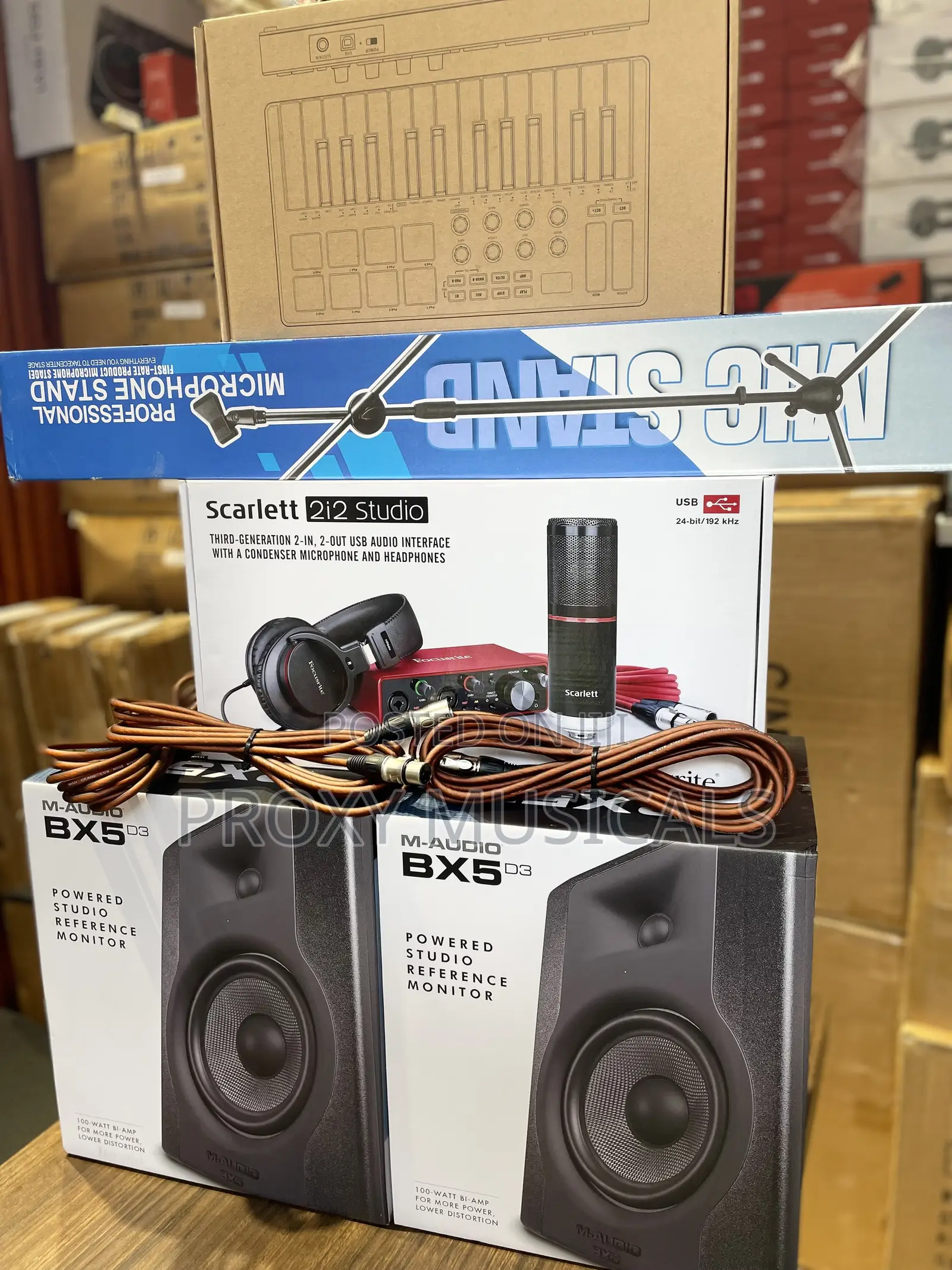 Scarlett 2i2 Studio Bundle, BX5D3 Monitor, Midi Keyboard Mic Stand