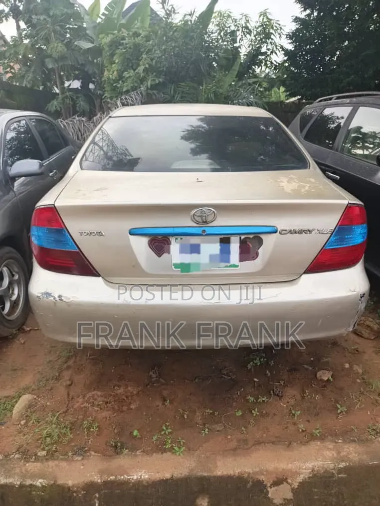 Toyota Camry 2004 Gold