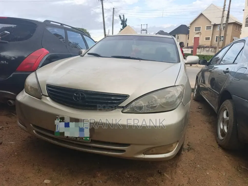 Toyota Camry 2004 Gold