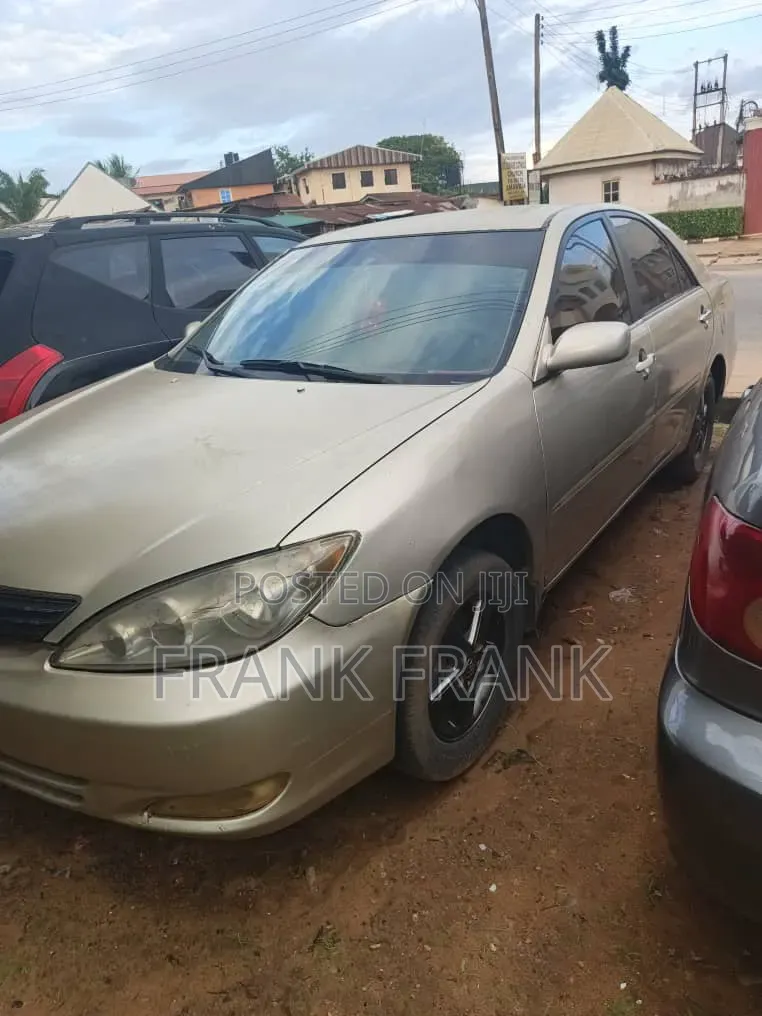 Toyota Camry 2004 Gold