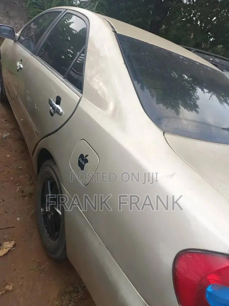 Toyota Camry 2004 Gold