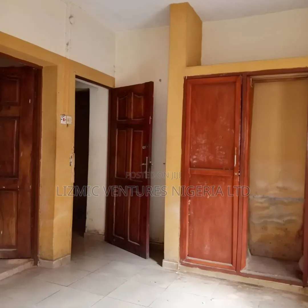 3bdrm Apartment in Mosalashi, Igando / Ikotun/Igando for rent
