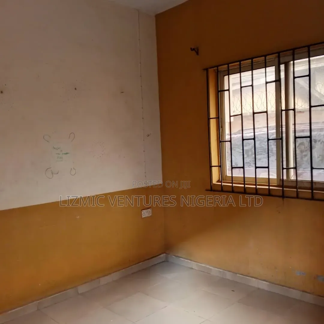 3bdrm Apartment in Mosalashi, Igando / Ikotun/Igando for rent