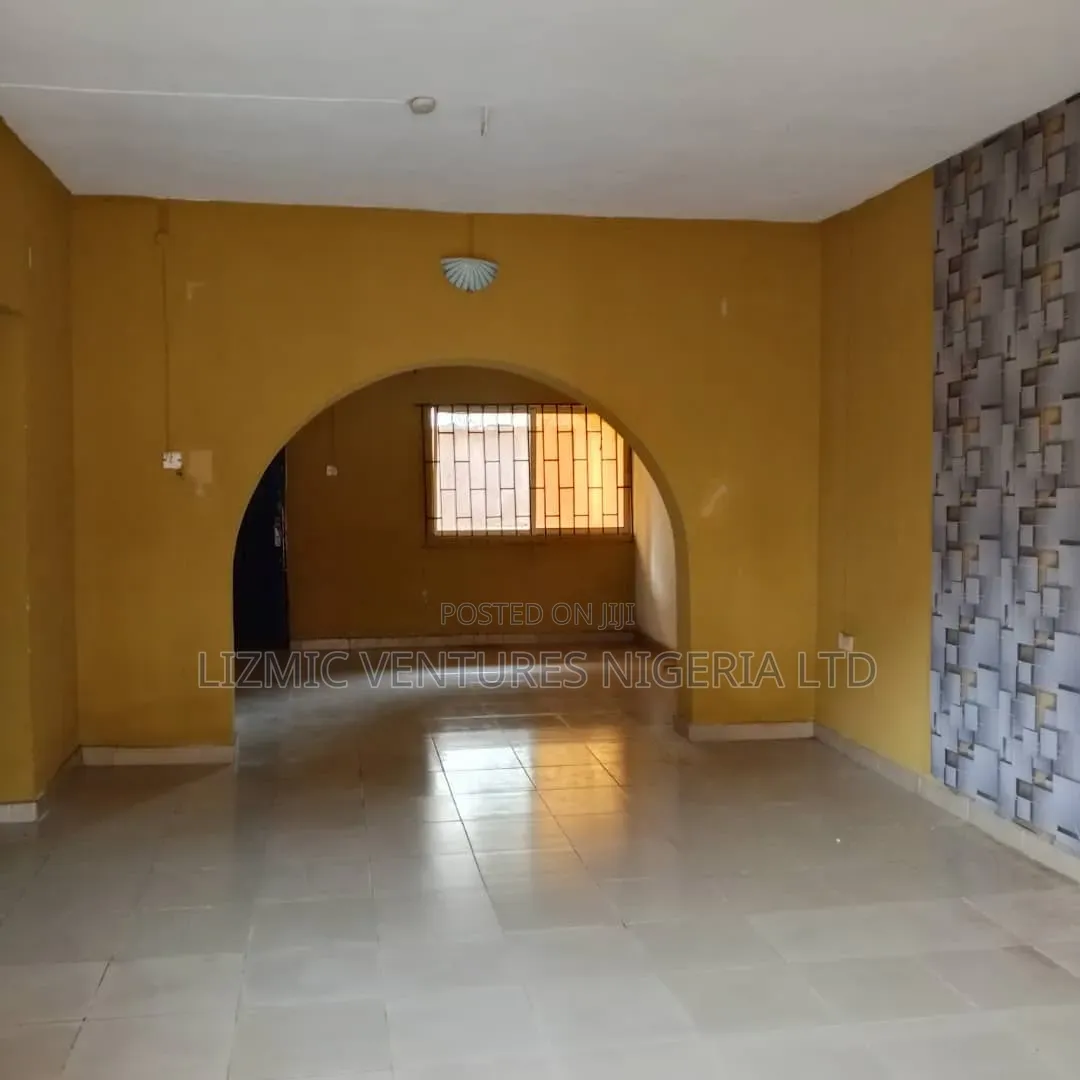 3bdrm Apartment in Mosalashi, Igando / Ikotun/Igando for rent