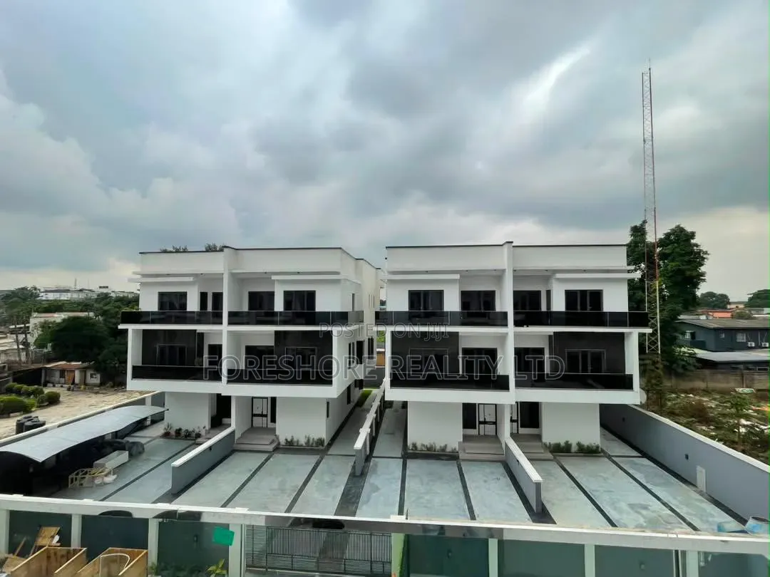 5bdrm Duplex in Ikeja Gra for sale