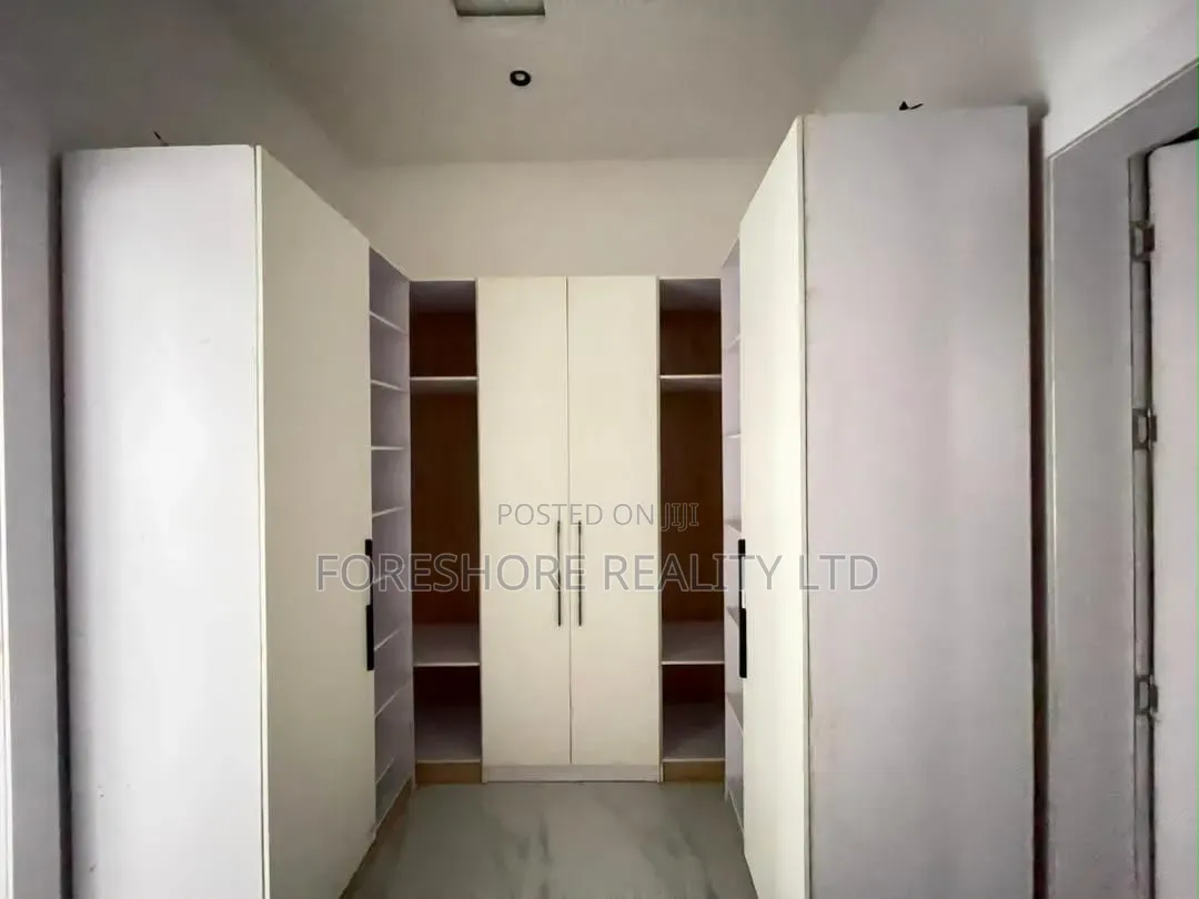 5bdrm Duplex in Ikeja Gra for sale