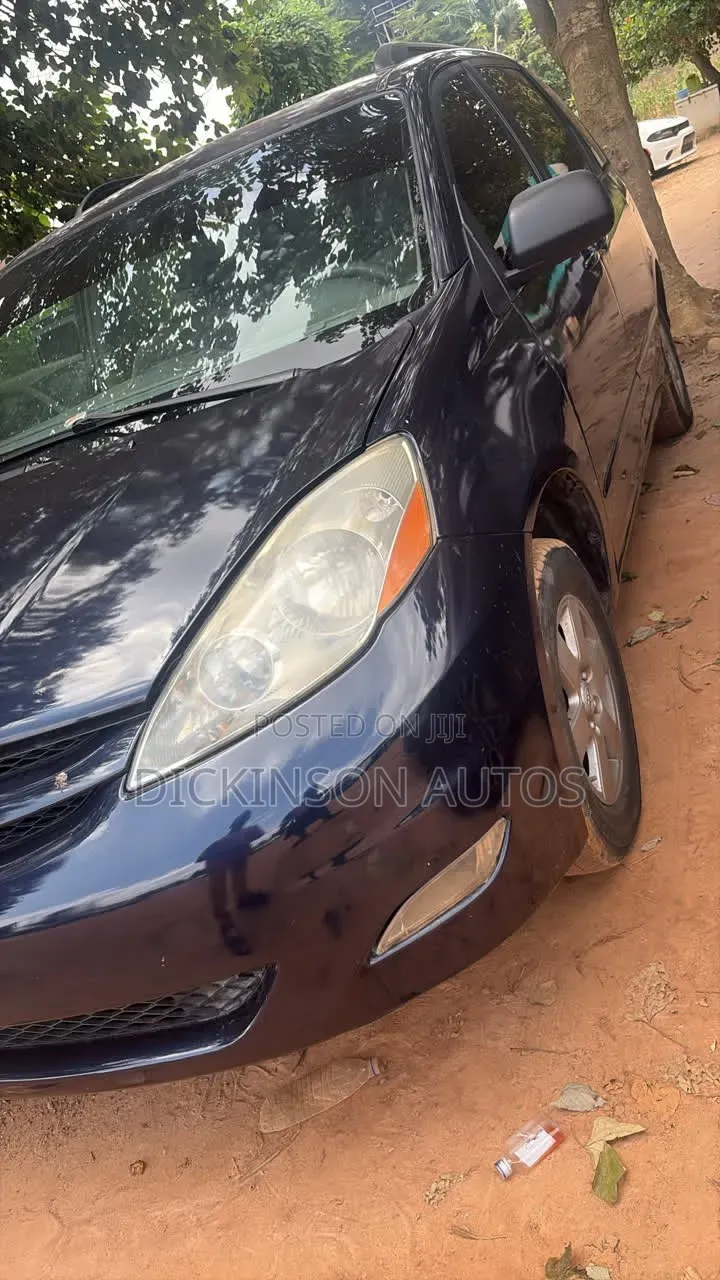 Toyota Sienna 2005 Blue