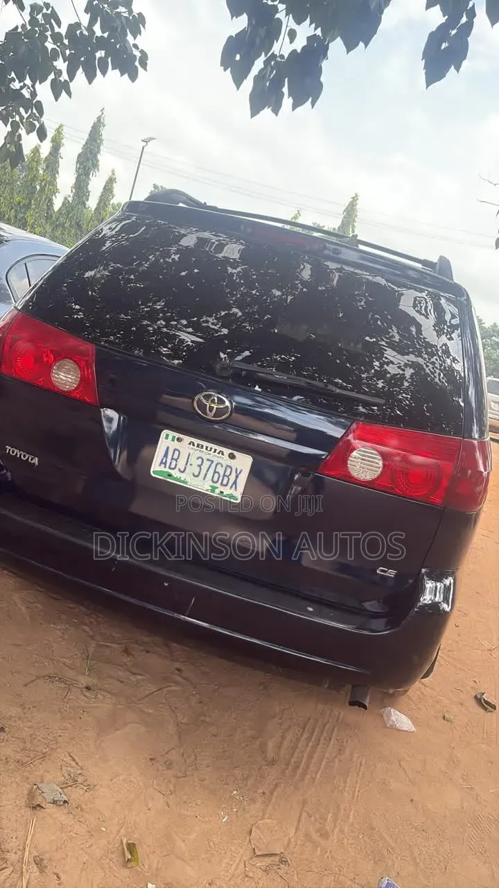 Toyota Sienna 2005 Blue