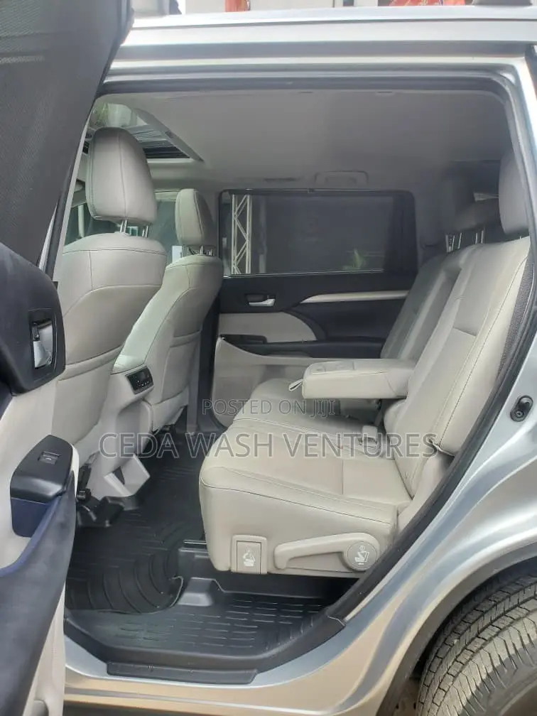 Toyota Highlander XLE V6 4x4 (3.5L 6cyl 6A) 2016 Silver