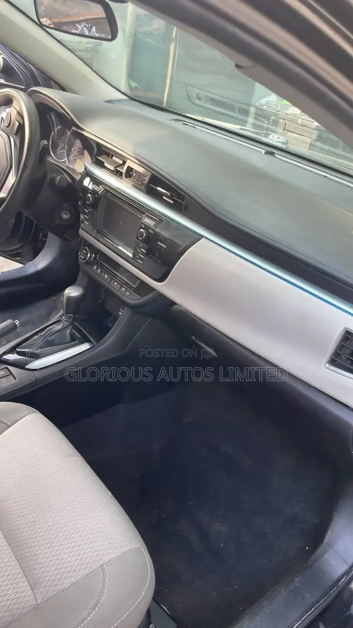 Toyota Corolla LE Eco 4dr Sedan (1.8L 4cyl CVT) 2015 Black