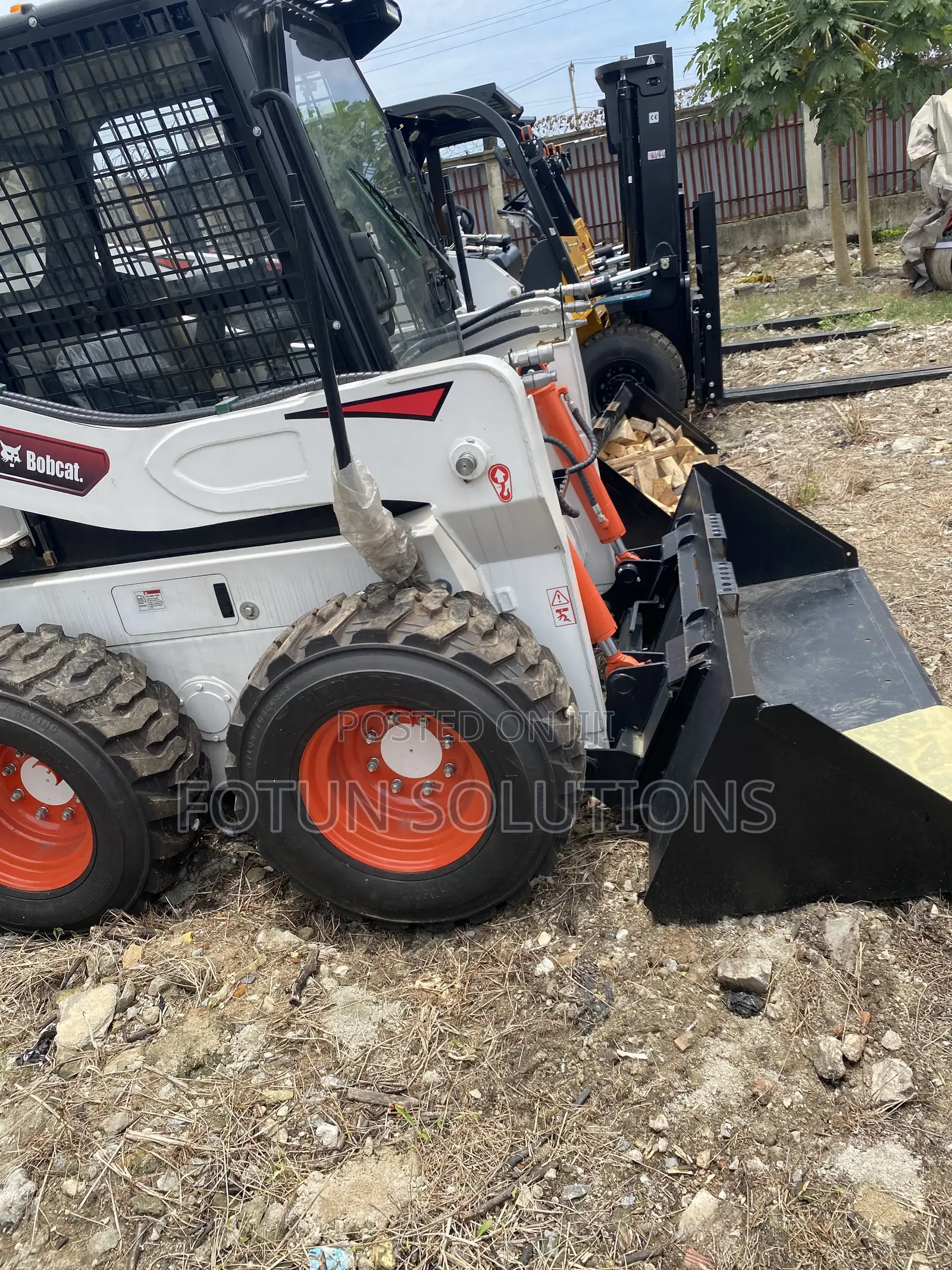 Bobcat Pay Loader Machine