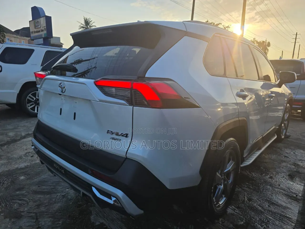 Toyota RAV4 Limited 2022 White