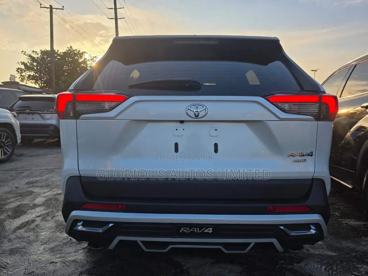 Toyota RAV4 Limited 2022 White