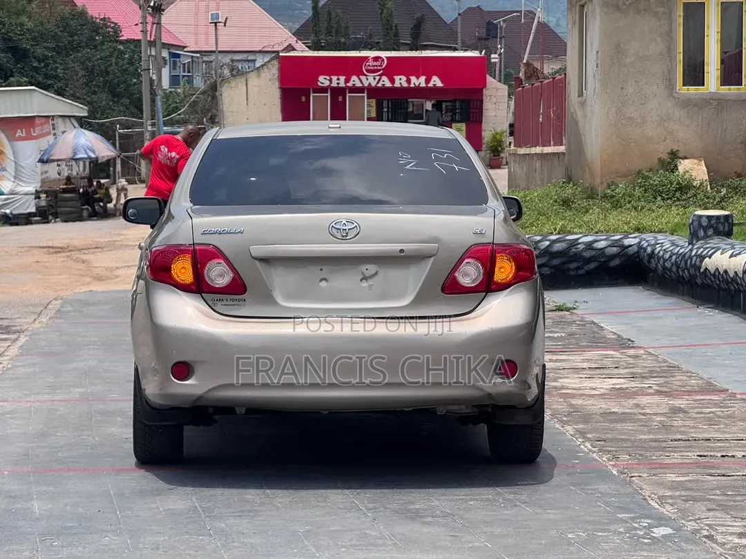 Toyota Corolla 2010 Gold