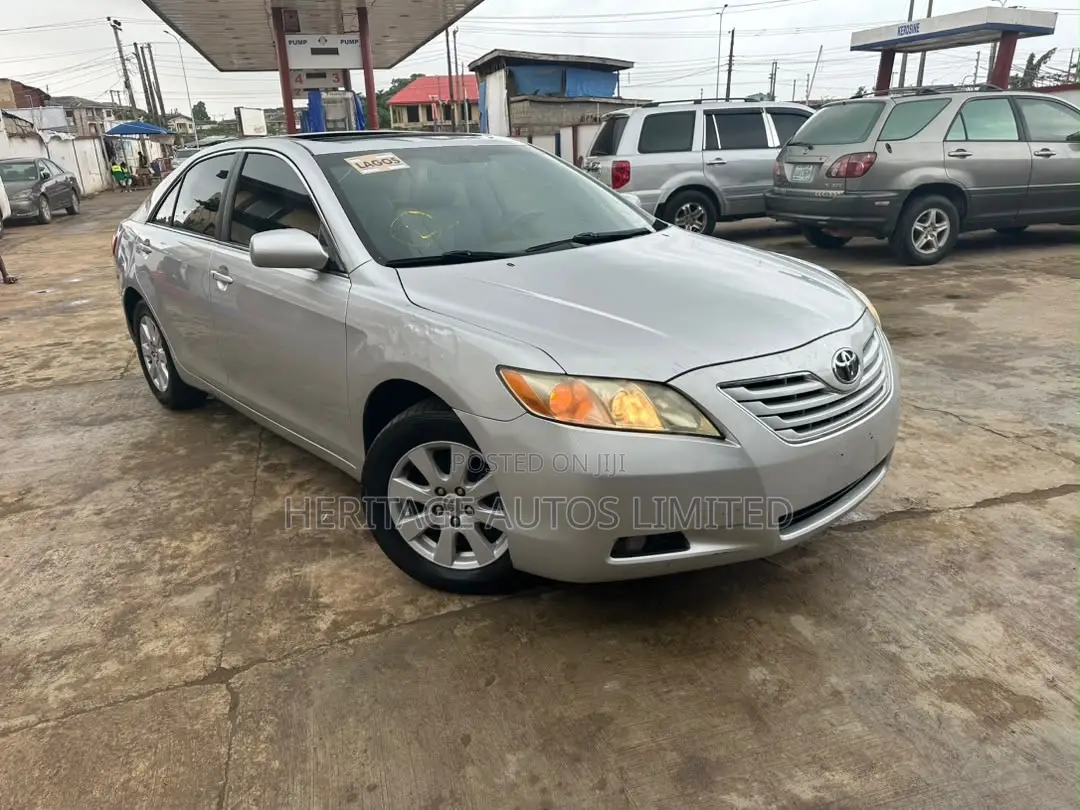 Toyota Camry XLE V6 4dr Sedan (3.5L 6cyl 6AM) 2008 Silver