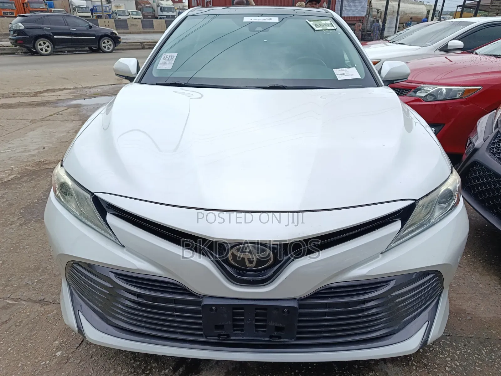Toyota Camry XLE FWD (2.5L 4cyl 8AM) 2018 White