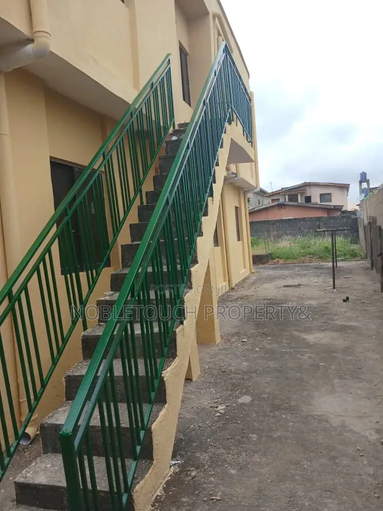 3bdrm Block of Flats in Abaranje Ikotun for sale