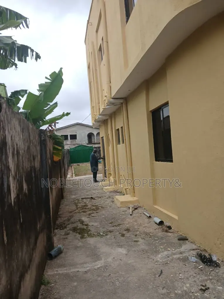 3bdrm Block of Flats in Abaranje Ikotun for sale
