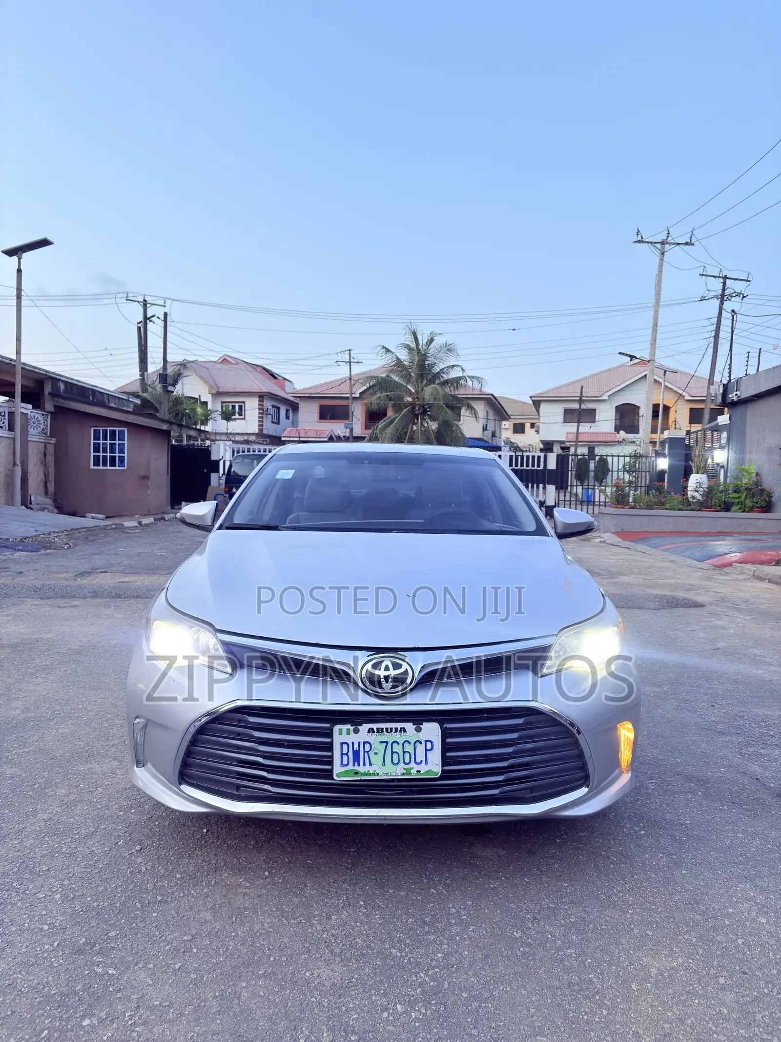 Toyota Avalon Limited 4dr Sedan (3.5L 6cyl 6A) 2014 Silver