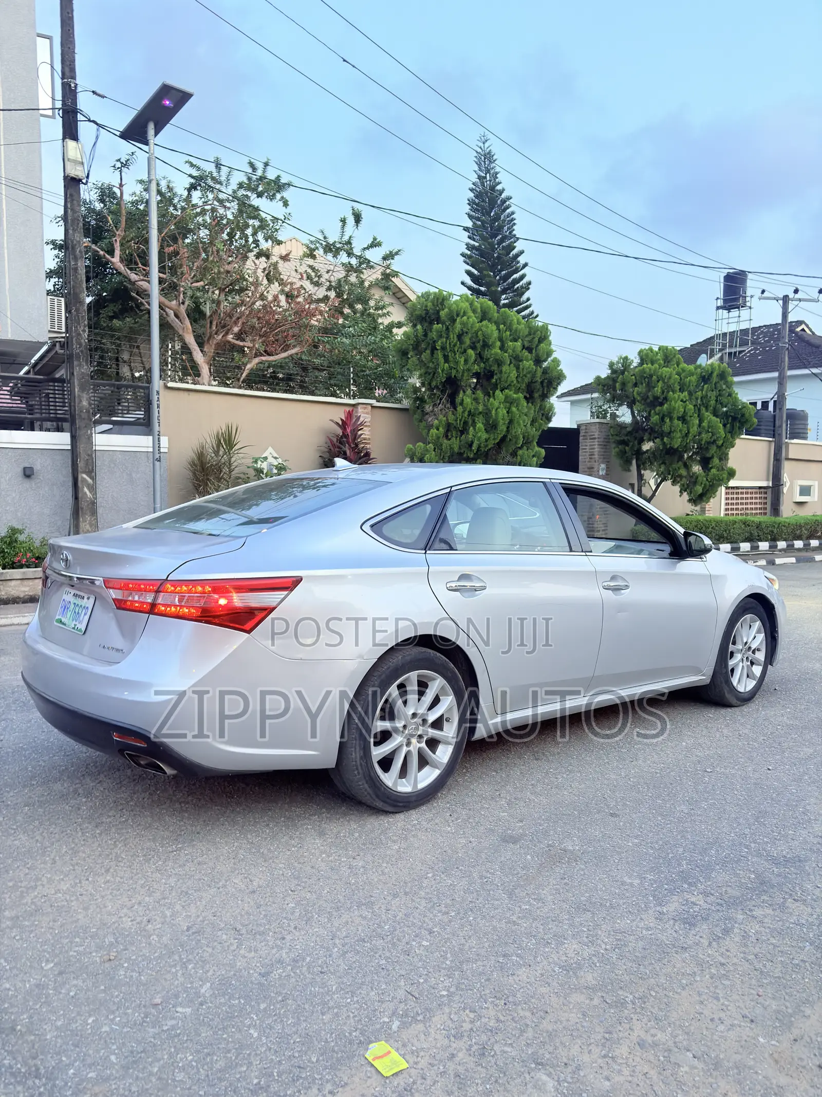 Toyota Avalon Limited 4dr Sedan (3.5L 6cyl 6A) 2014 Silver
