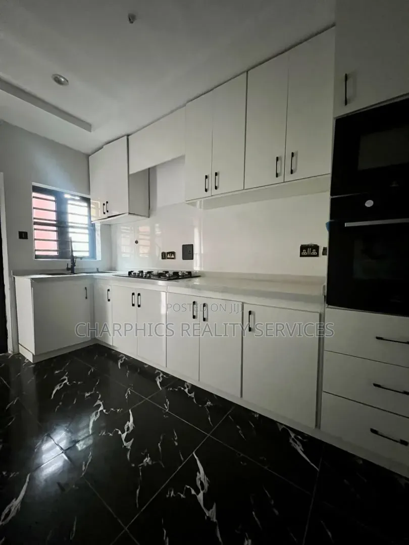 2bdrm Duplex in Lekki Phase 2 for sale