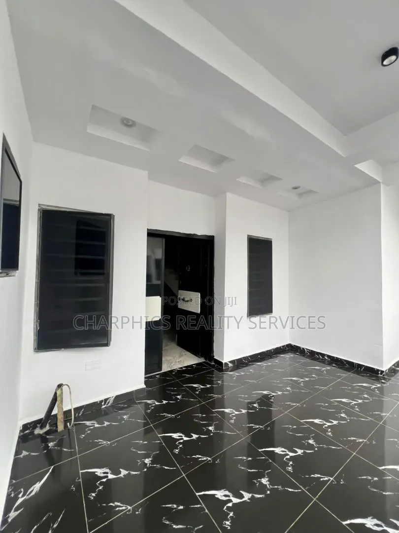 2bdrm Duplex in Lekki Phase 2 for sale
