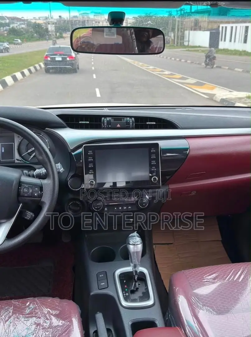 New Toyota Hilux 2025 White