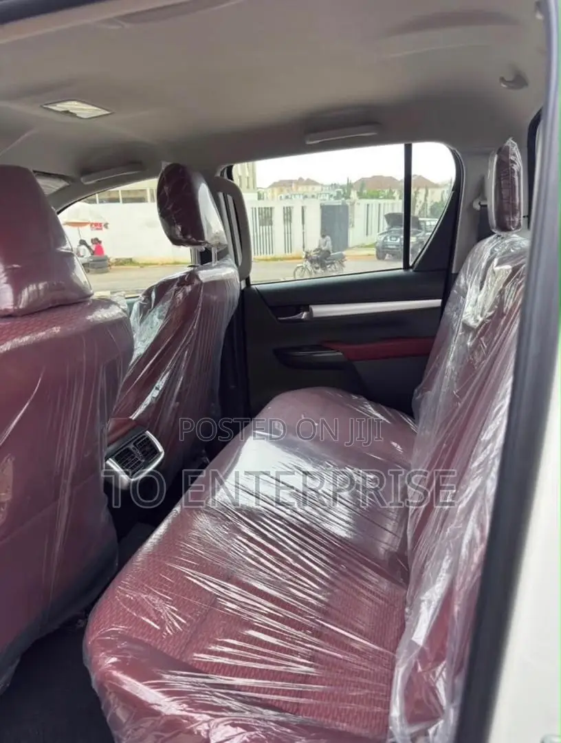 New Toyota Hilux 2025 White