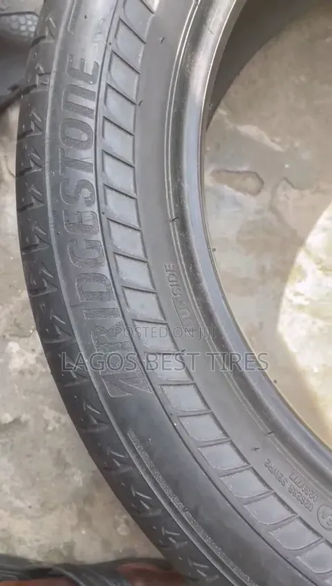 Brand New Bridgestone Alenza 001 Run-Flat Tyre (235/55rf19)