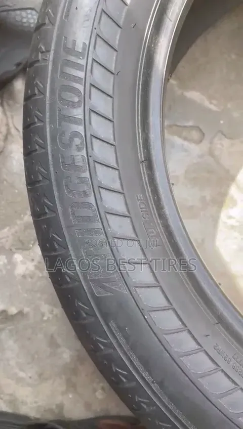 Brand New Bridgestone Alenza 001 Run-Flat Tyre (235/55rf19)