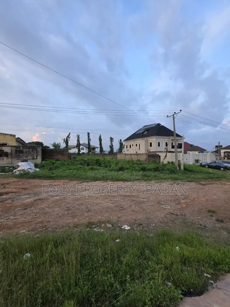 1300sqm for Sale in Akala Estate Road