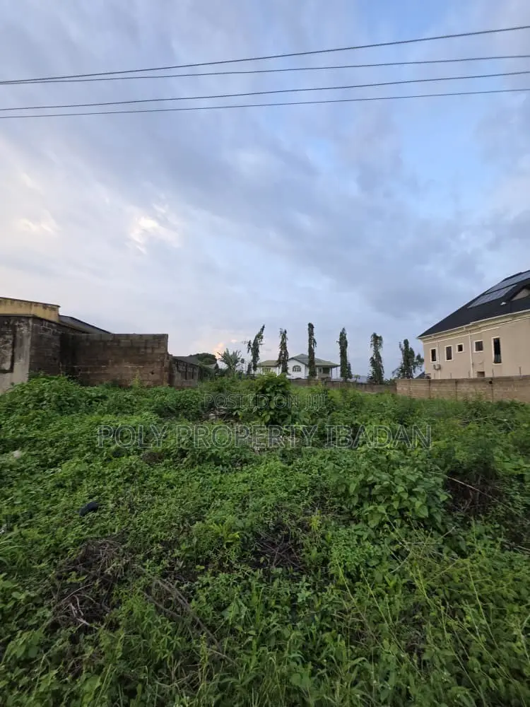 1300sqm for Sale in Akala Estate Road
