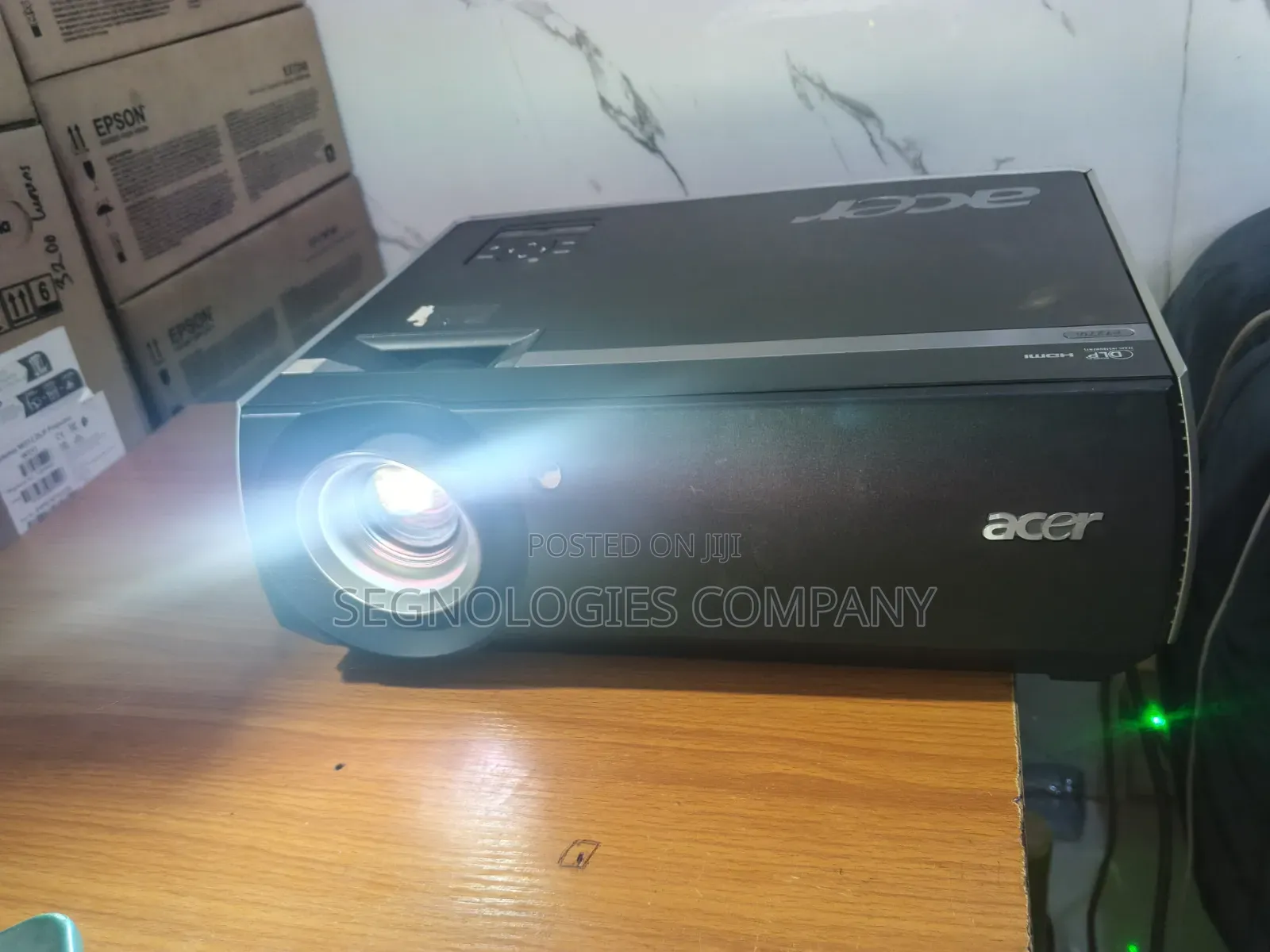Opened-Box Acer P7270i 4000 Lumens XGA DLP Wireless Projector